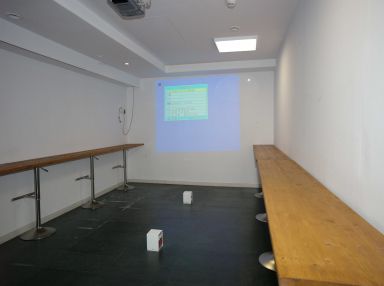 Sala multiusos con proyector | Salas de reuniones en Barcelona